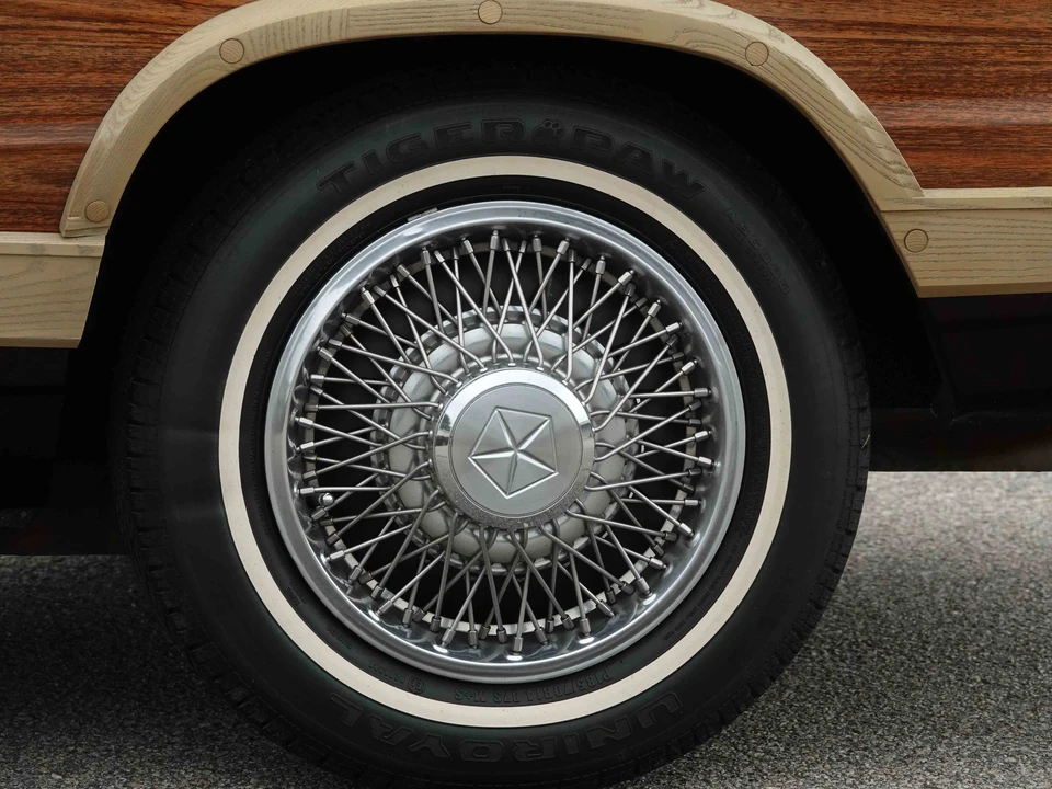 1983 Chrysler LeBaron - Image 28 of 31