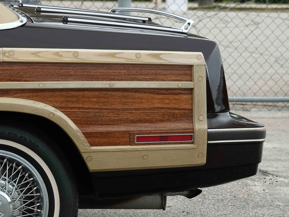 1983 Chrysler LeBaron - Image 21 of 31