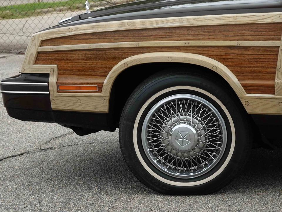 1983 Chrysler LeBaron - Image 22 of 31