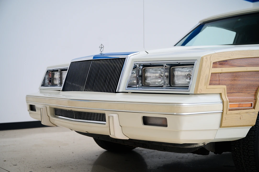 1983 Chrysler LeBaron - Image 24 of 31