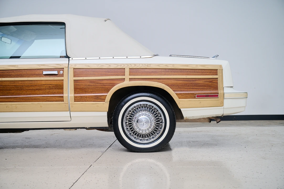 1983 Chrysler LeBaron - Image 19 of 31