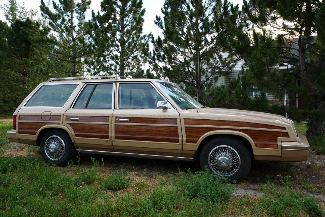 1983 Chrysler LeBaron - Image 27 of 31