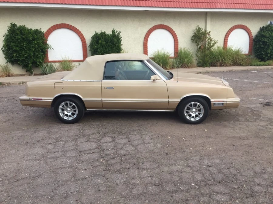 1983 Chrysler LeBaron - Image 7 of 8