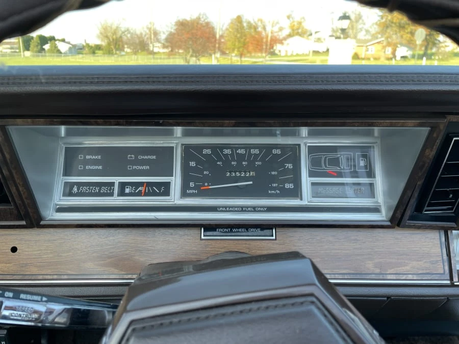 1983 Chrysler LeBaron - Image 25 of 27