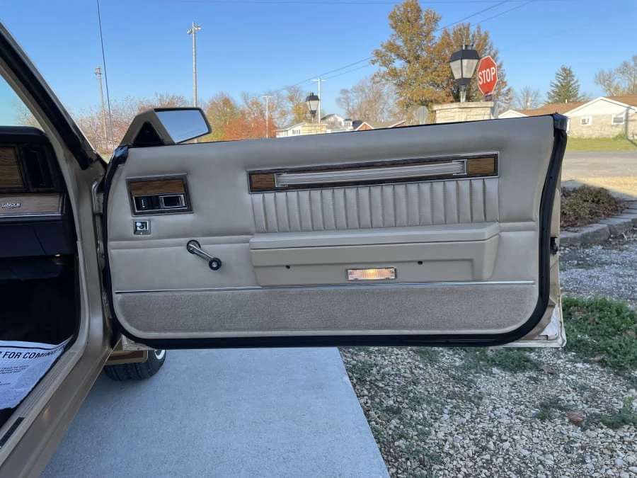 1983 Chrysler LeBaron - Image 21 of 27