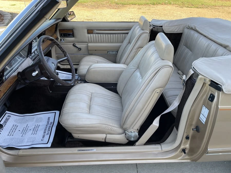 1983 Chrysler LeBaron - Image 24 of 27