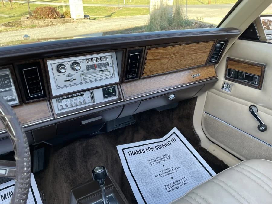 1983 Chrysler LeBaron - Image 19 of 27