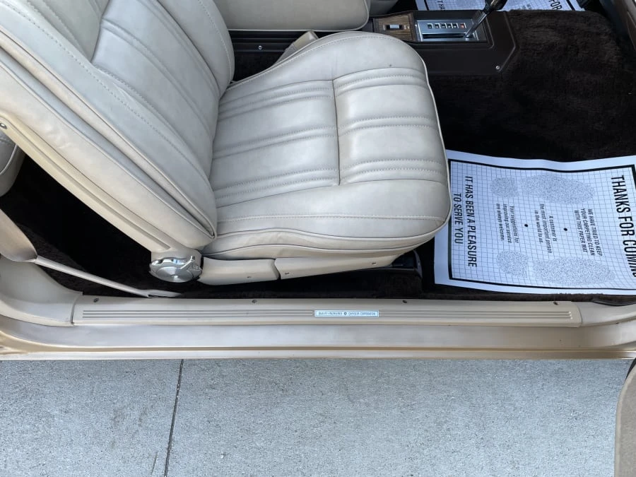 1983 Chrysler LeBaron - Image 23 of 27