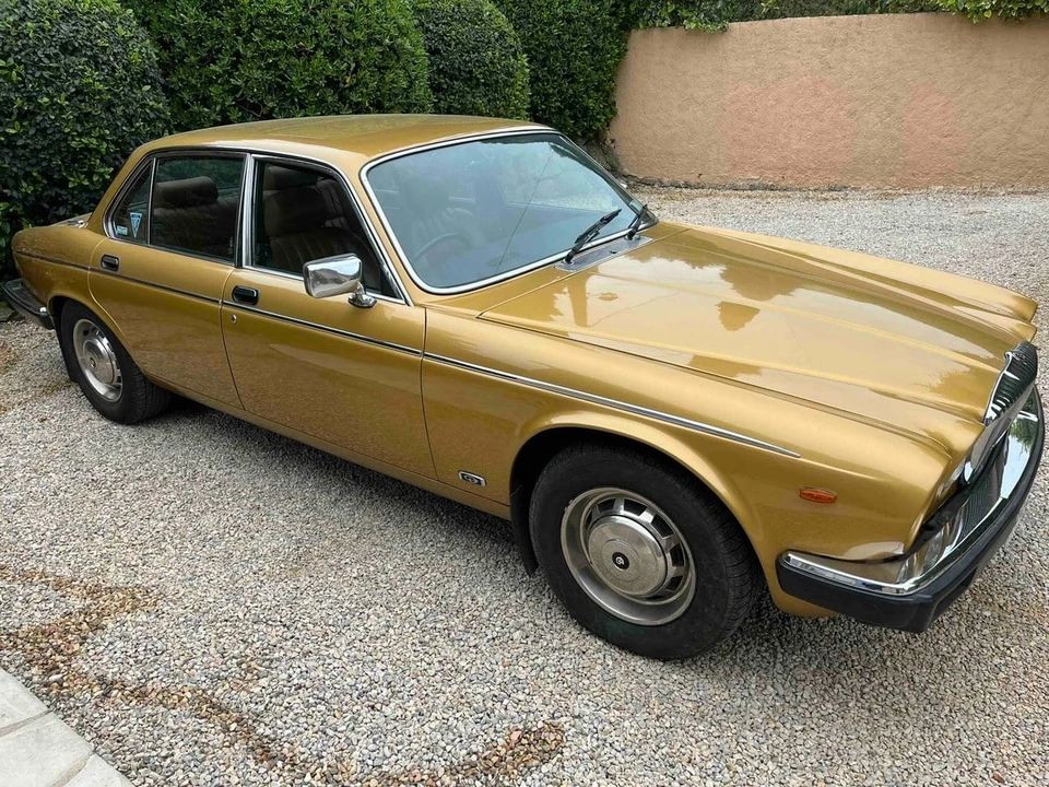 1983 Daimler - Image 2 of 31