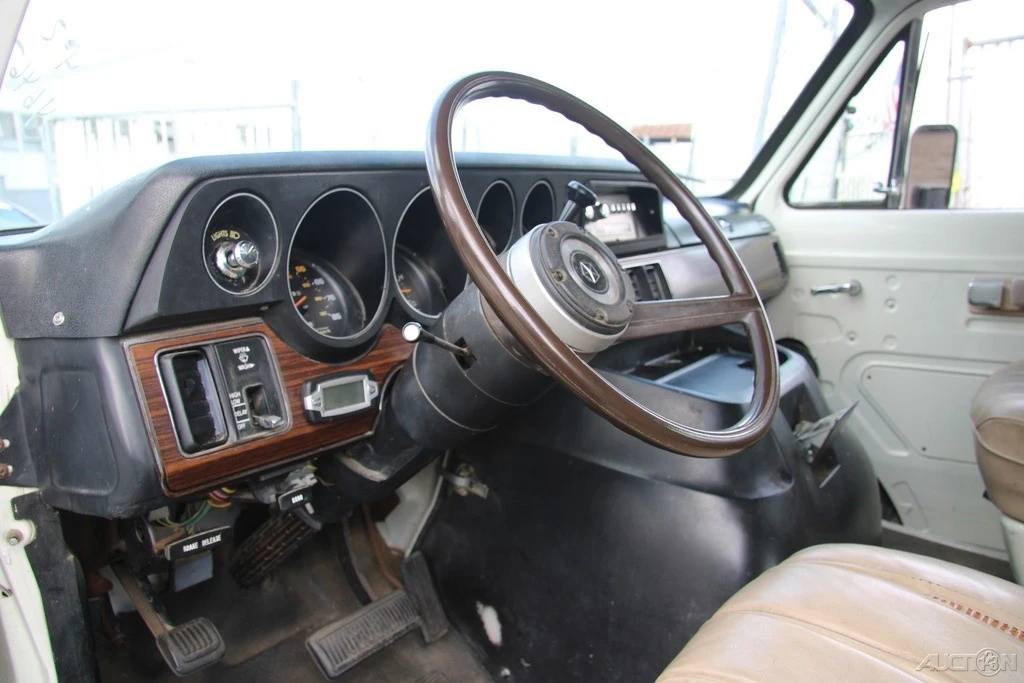 1983 Dodge Ram Van - Image 15 of 21