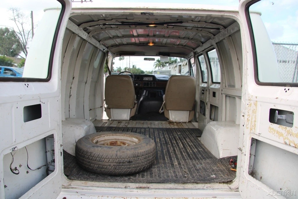 1983 Dodge Ram Van - Image 19 of 21