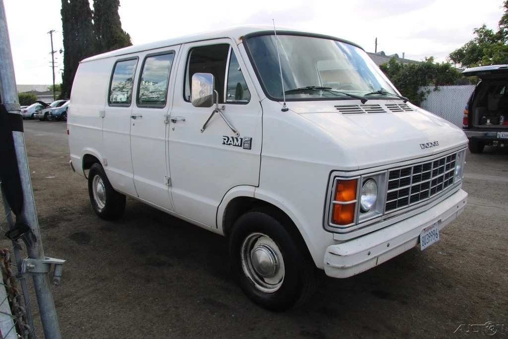 1983 Dodge Ram Van - Image 9 of 21