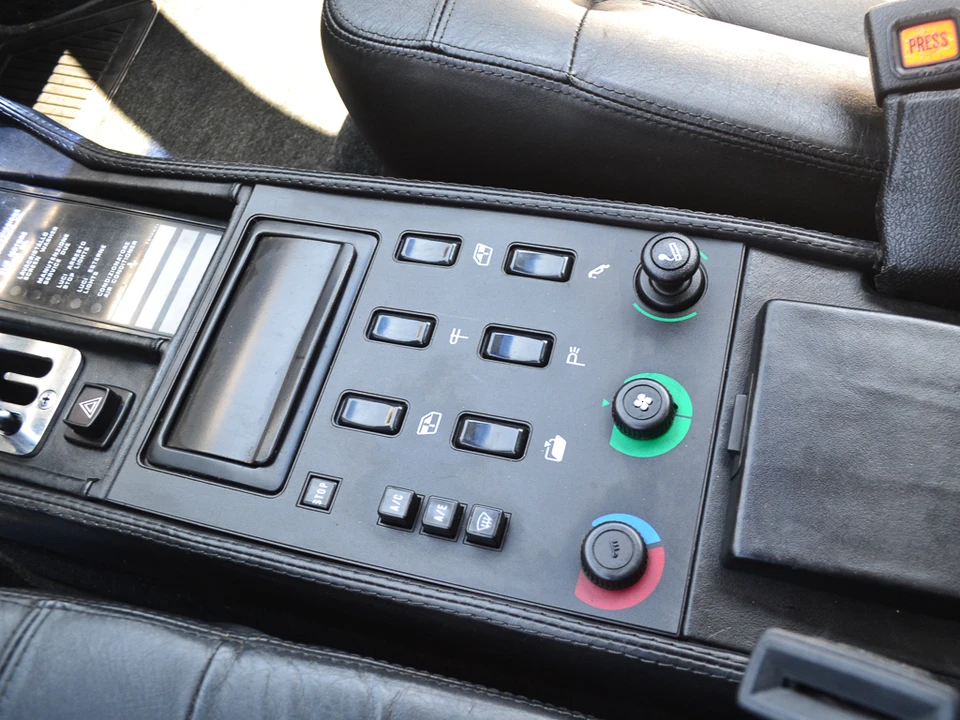 1983 Ferrari Mondial QV - Image 29 of 31