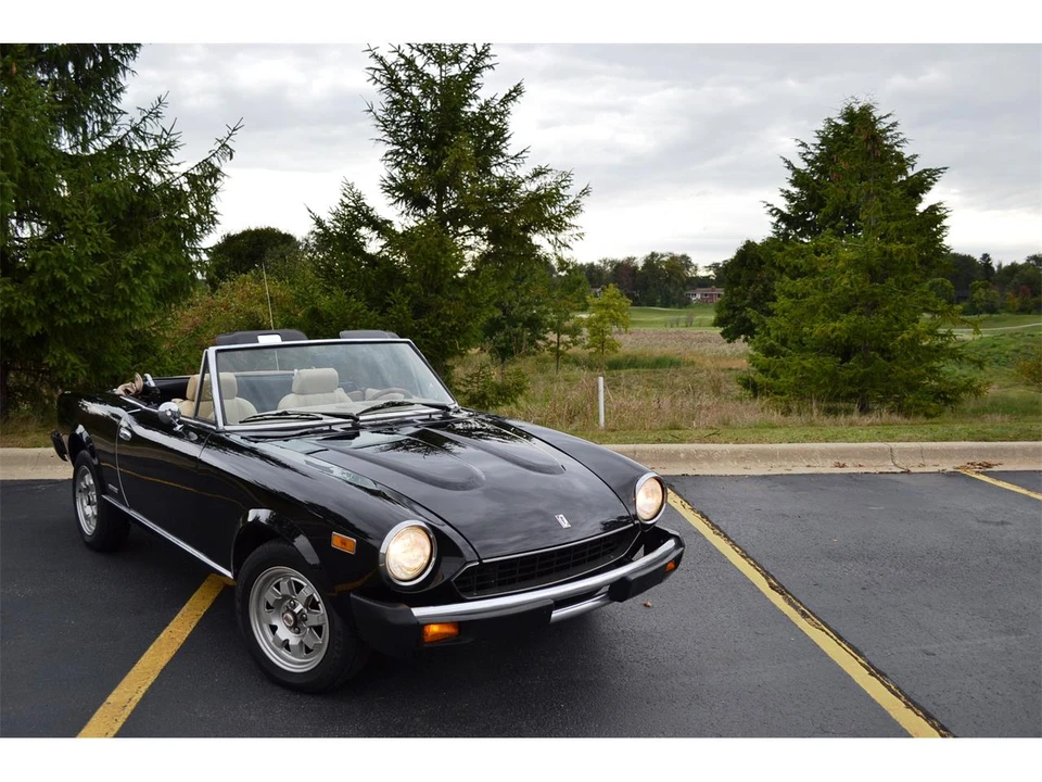 1983 Fiat 124 Sport Spider - Image 2 of 21