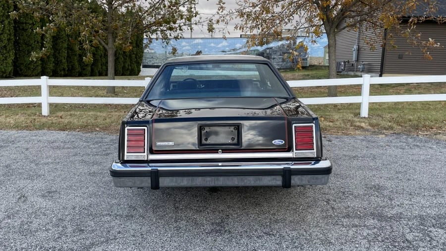 1983 Ford Crown Victoria - Image 10 of 31