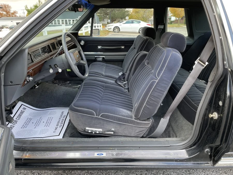 1983 Ford Crown Victoria - Image 25 of 31