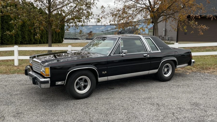 1983 Ford Crown Victoria - Image 4 of 31