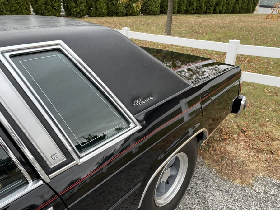 1983 Ford Crown Victoria - Image 16 of 31
