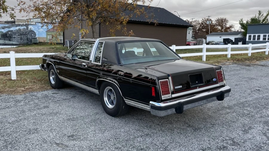 1983 Ford Crown Victoria - Image 11 of 31