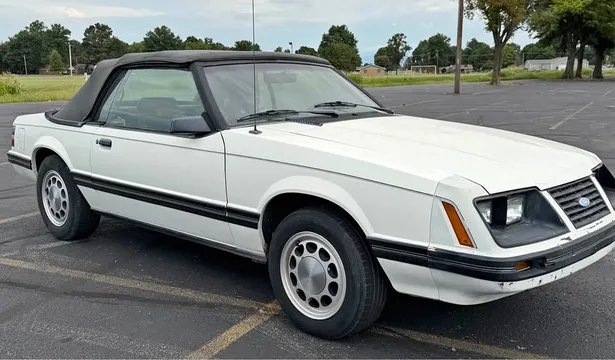 1983 Ford Mustang Convertible 2D