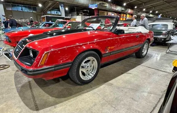 1983 Ford Mustang GT Convertible 2D
