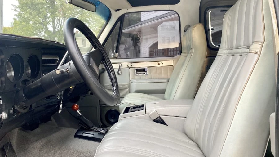 1983 GMC Jimmy 2nd Gen - Image 4 of 11