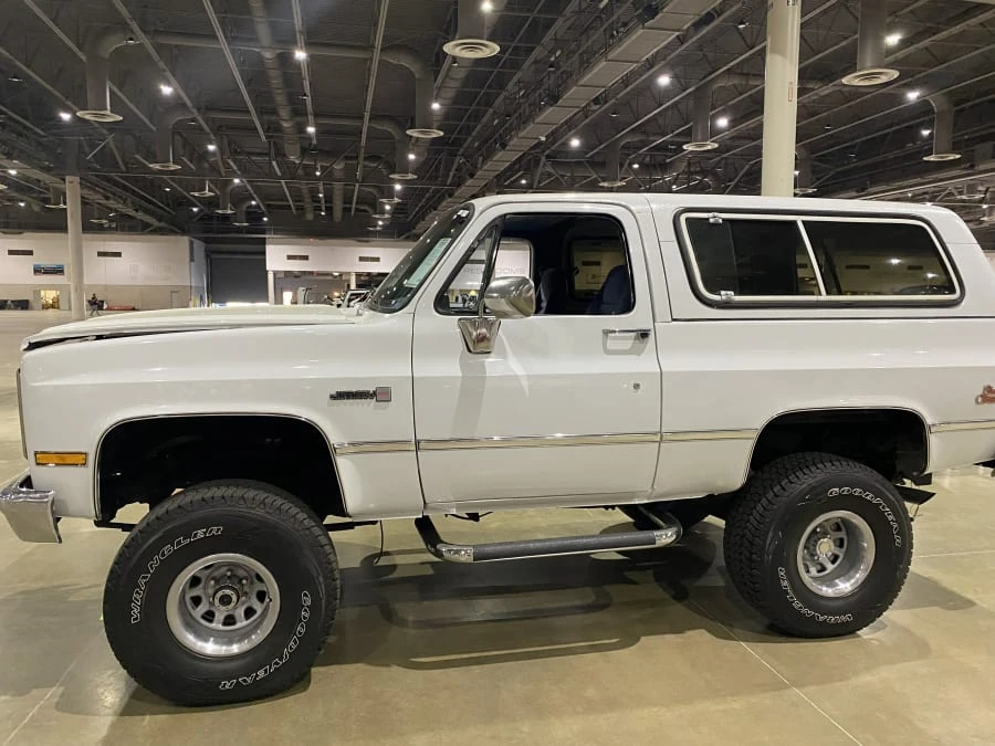 1983 GMC Jimmy 2nd Gen - Image 2 of 9