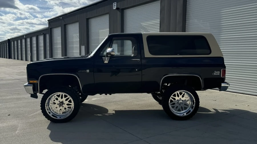 1983 GMC Jimmy 2nd Gen - Image 2 of 13
