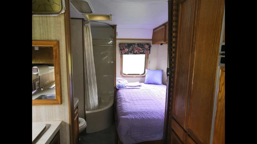 1983 GMC Motorhome - Image 11 of 15
