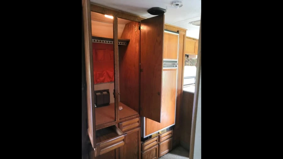1983 GMC Motorhome - Image 8 of 15