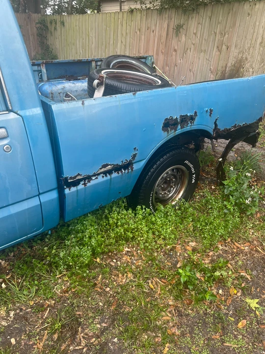 1983 Isuzu - Image 2 of 19