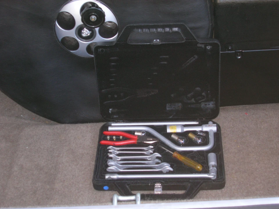 1983 Jaguar XJS Pre-Facelift V12 - Image 3 of 5