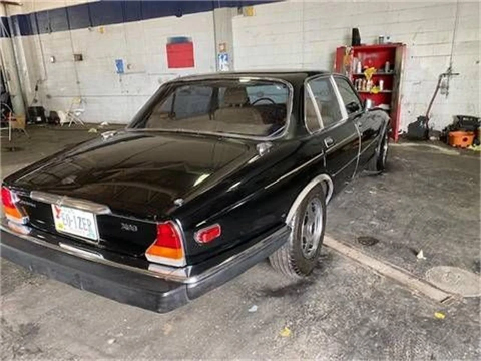 1983 Jaguar XJ Series 3 - Image 5 of 25