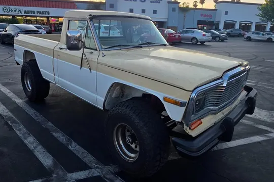 1983 Jeep J-10 Custom 4x4 Pickup