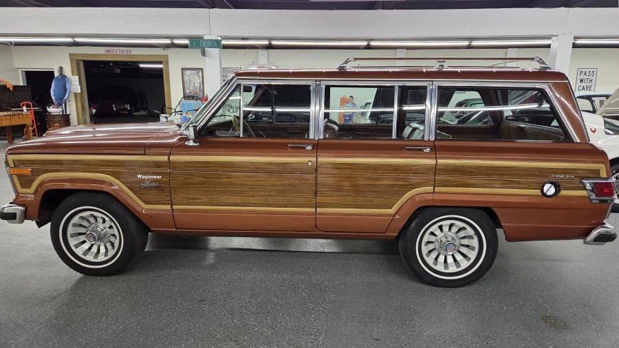 1983 Jeep Wagoneer - Image 2 of 11
