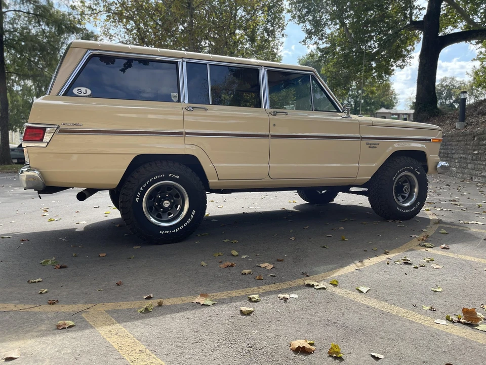 1983 Jeep SJ Wagoneer - Image 10 of 31