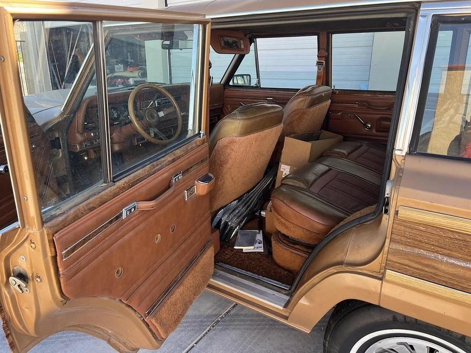 1983 Jeep SJ Wagoneer - Image 5 of 12