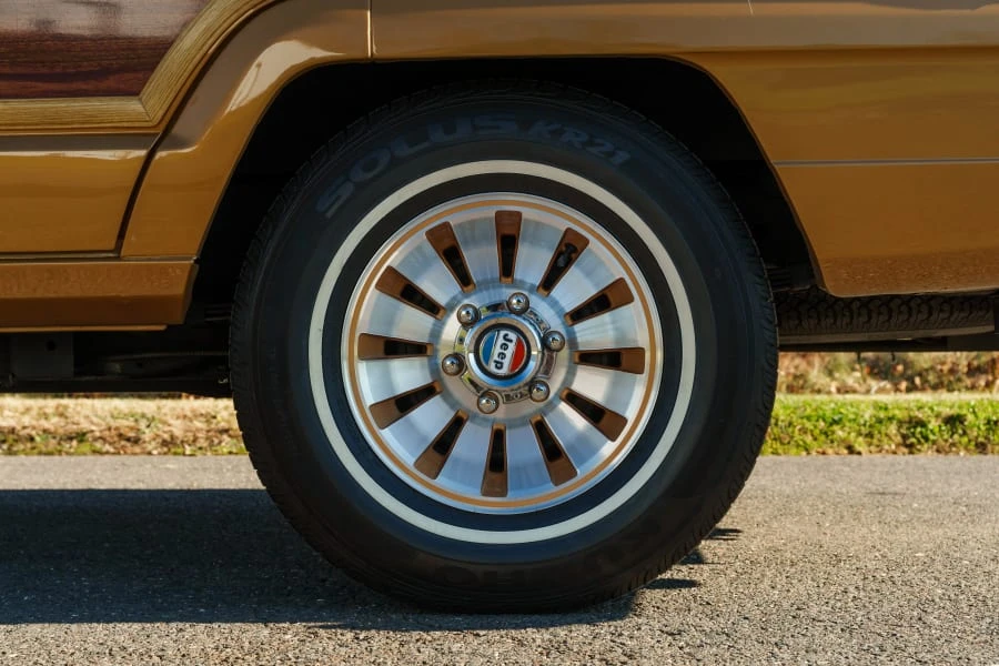 1983 Jeep SJ Wagoneer - Image 19 of 31