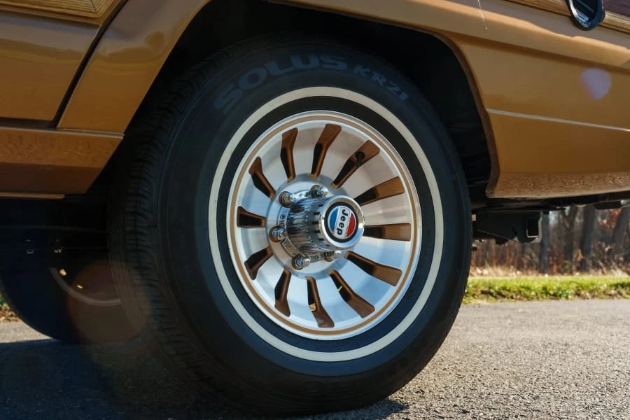 1983 Jeep SJ Wagoneer - Image 8 of 31