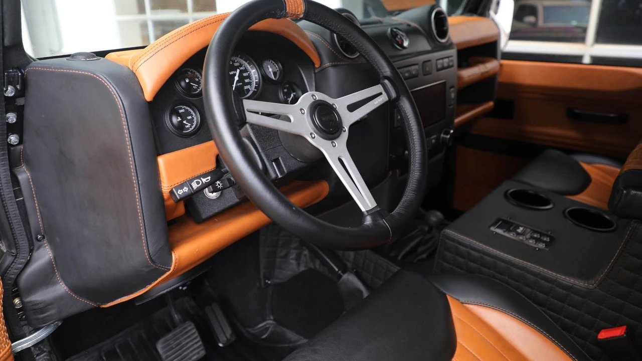 1983 Land Rover Defender 110 - Image 24 of 31