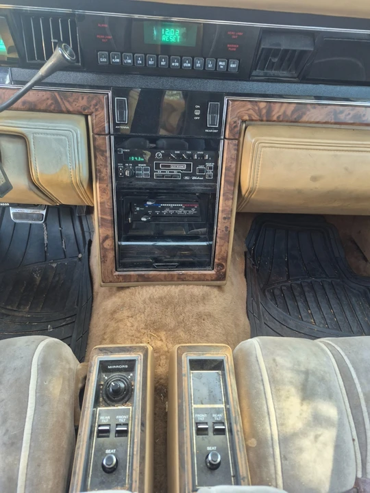 1983 Lincoln Continental 7th Gen - Image 15 of 20