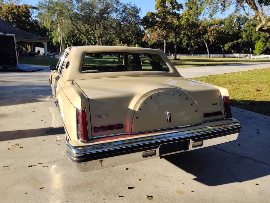 1983 Lincoln Continental 7th Gen - Image 2 of 4