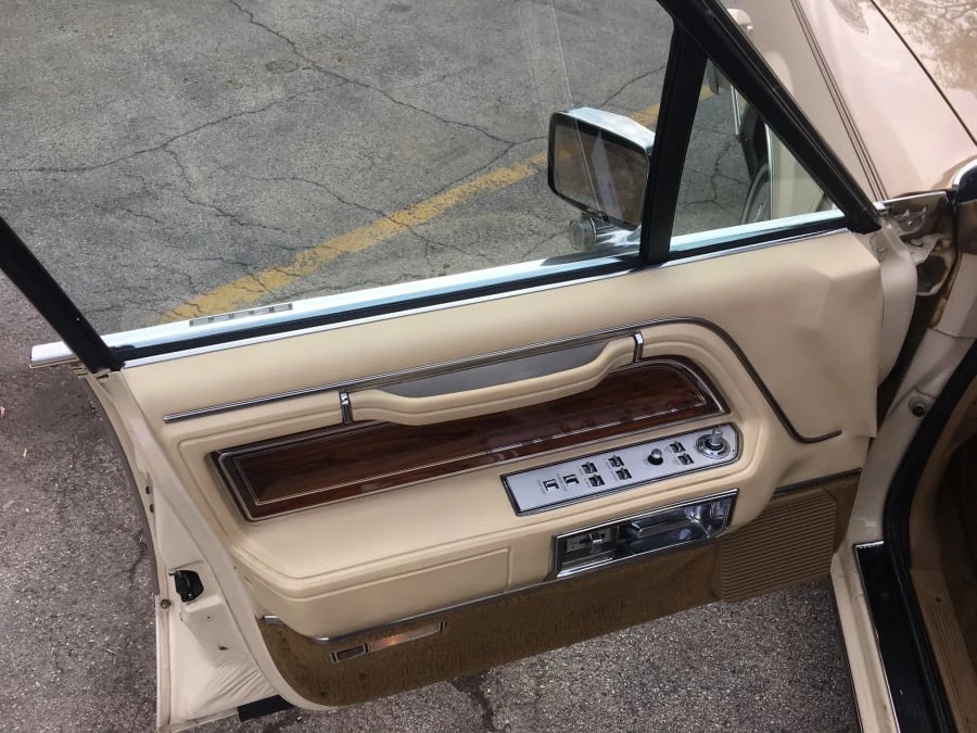 1983 Lincoln Continental 7th Gen - Image 5 of 12