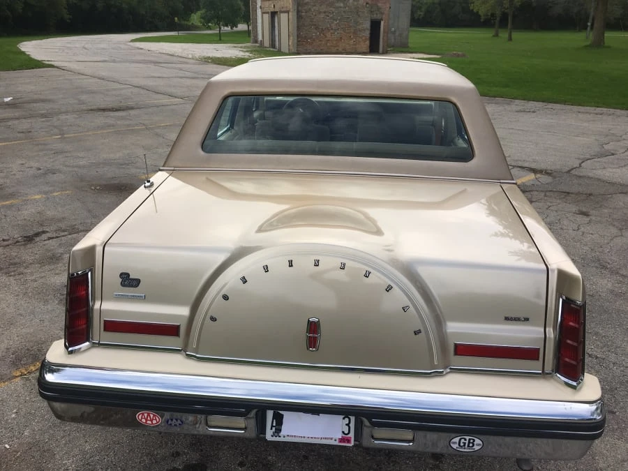 1983 Lincoln Continental 7th Gen - Image 11 of 12