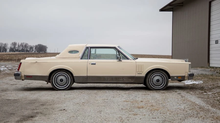 1983 Lincoln Continental Mark VI - Image 2 of 12