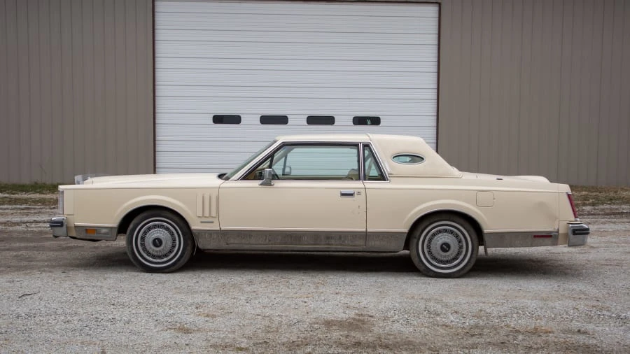 1983 Lincoln Continental Mark VI - Image 8 of 12