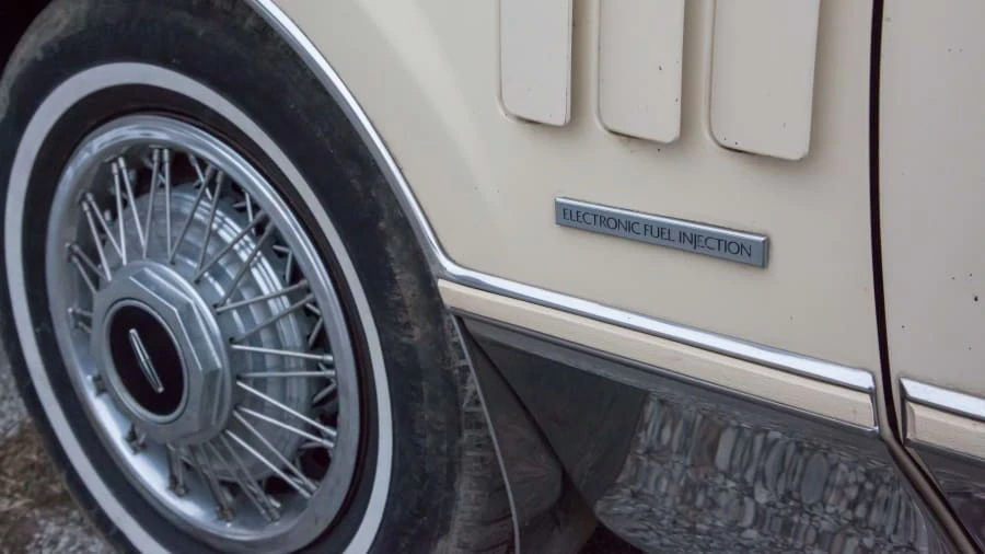 1983 Lincoln Continental Mark VI - Image 9 of 12