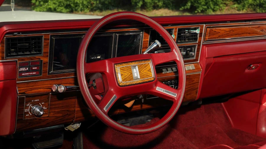 1983 Lincoln Continental Mark VI - Image 16 of 20