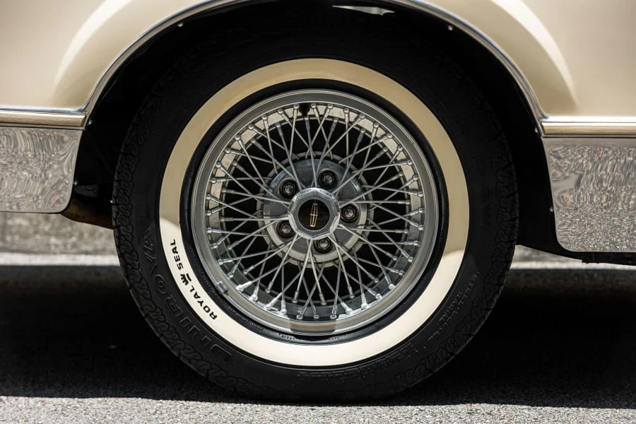 1983 Lincoln Continental Mark VI - Image 24 of 31