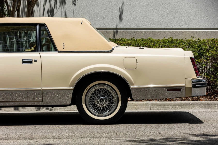 1983 Lincoln Continental Mark VI - Image 8 of 31